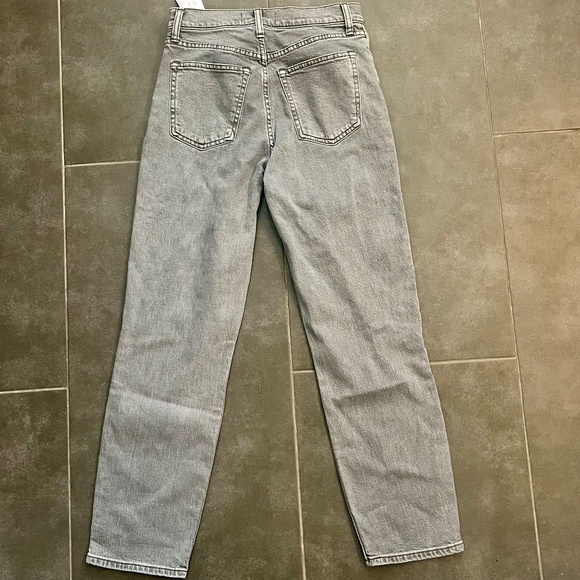 NWT Abercrombie and Fitch The Mom High Rise Jeans Light Grey Wash Size 0/25 - Picture 10 of 10